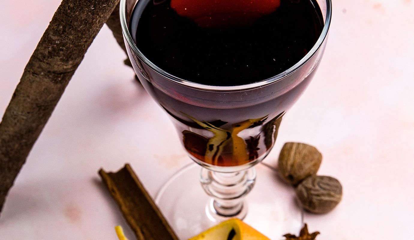Nahaufnahme eines winterlichen Aperitifs