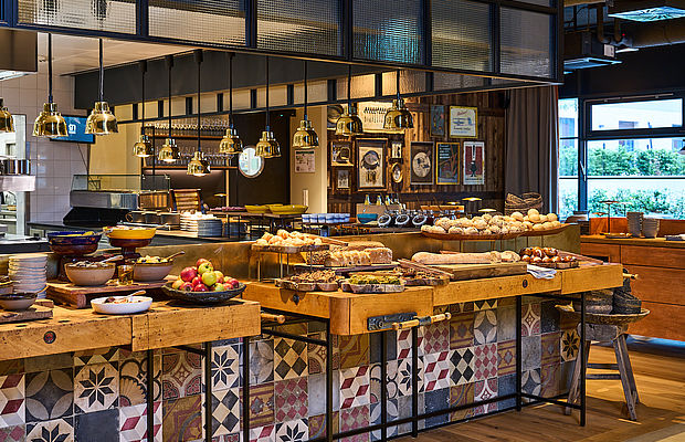 Ein Blick auf das reichhaltige Frühstücksbuffet im FREIgeist Göttingen Nordstadt Hotel