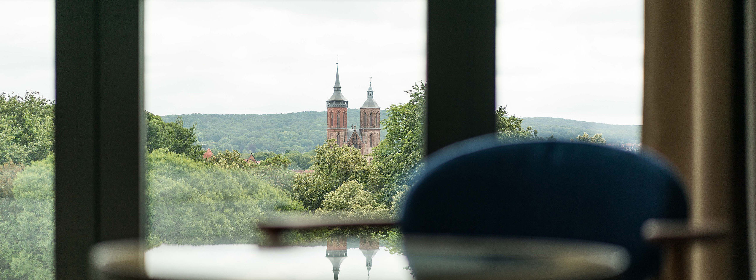Ausblick vom Hotel FREIgeist auf ein schönes Schloss